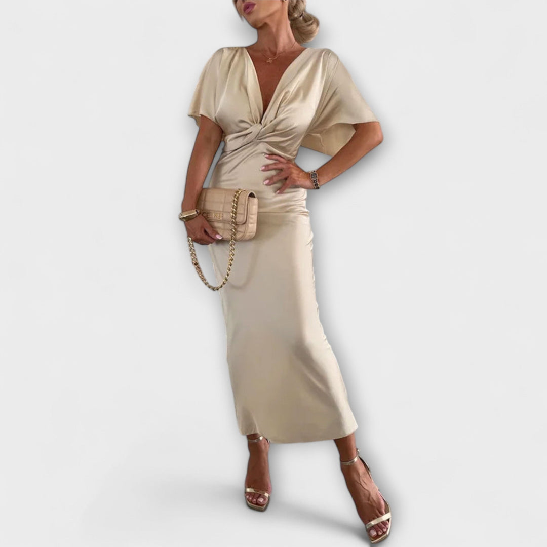 Sable - Robe longue moulante en satin uni à encolure en V et nœud croisé