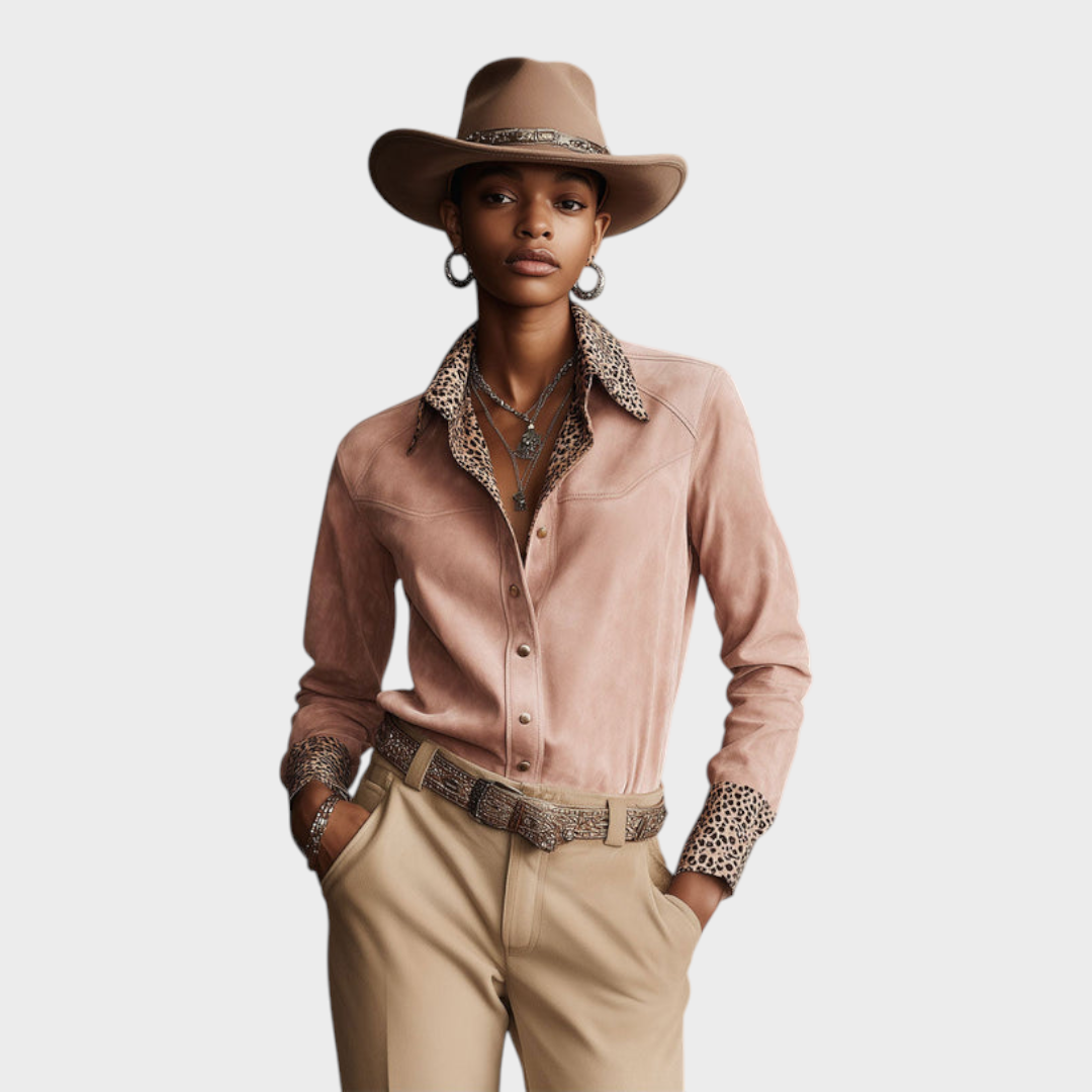 Macey | Camicia a maniche lunghe in finta pelle scamosciata rosa con stampa leopardata stile western