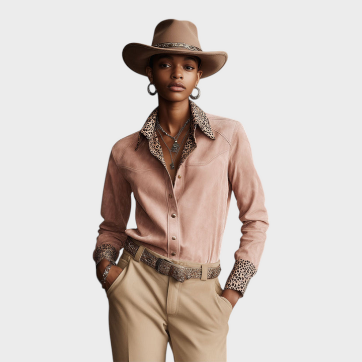 Macey | Camicia a maniche lunghe in finta pelle scamosciata rosa con stampa leopardata stile western