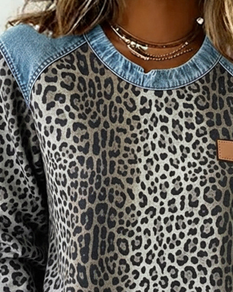 Felpa comoda leopardata da donna con girocollo a manica lunga, in stile rilassato con dettagli in denim colorblock