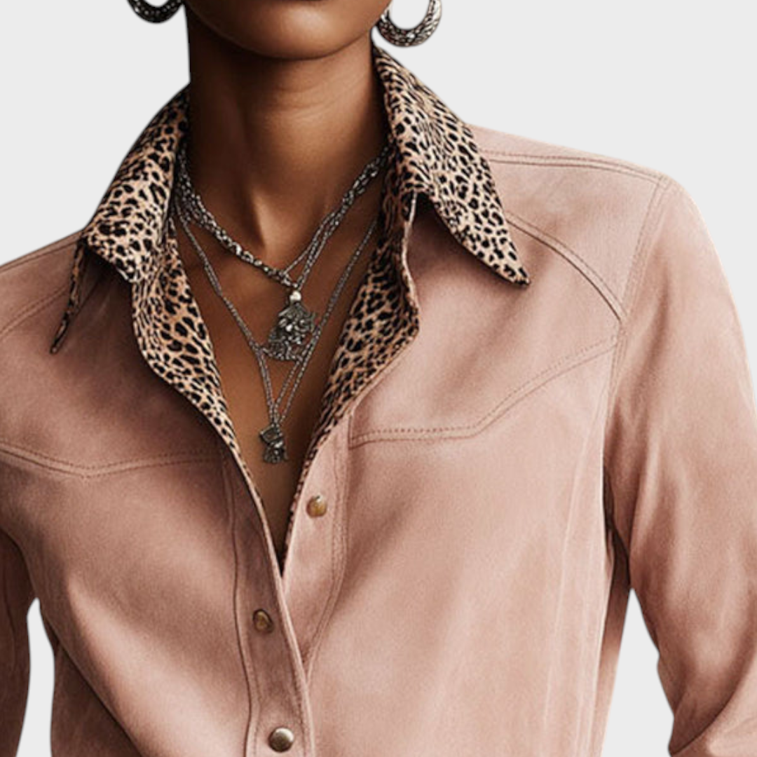 Macey | Camicia a maniche lunghe in finta pelle scamosciata rosa con stampa leopardata stile western