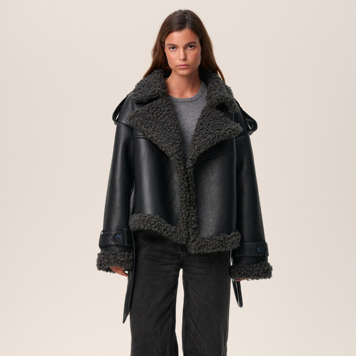 Eullie – Cappotto in montone con cintura dall'eleganza intramontabile