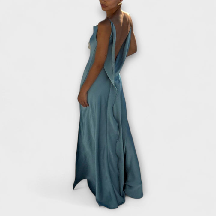 Hallie - Abito lungo chic in raso con spacco alto
