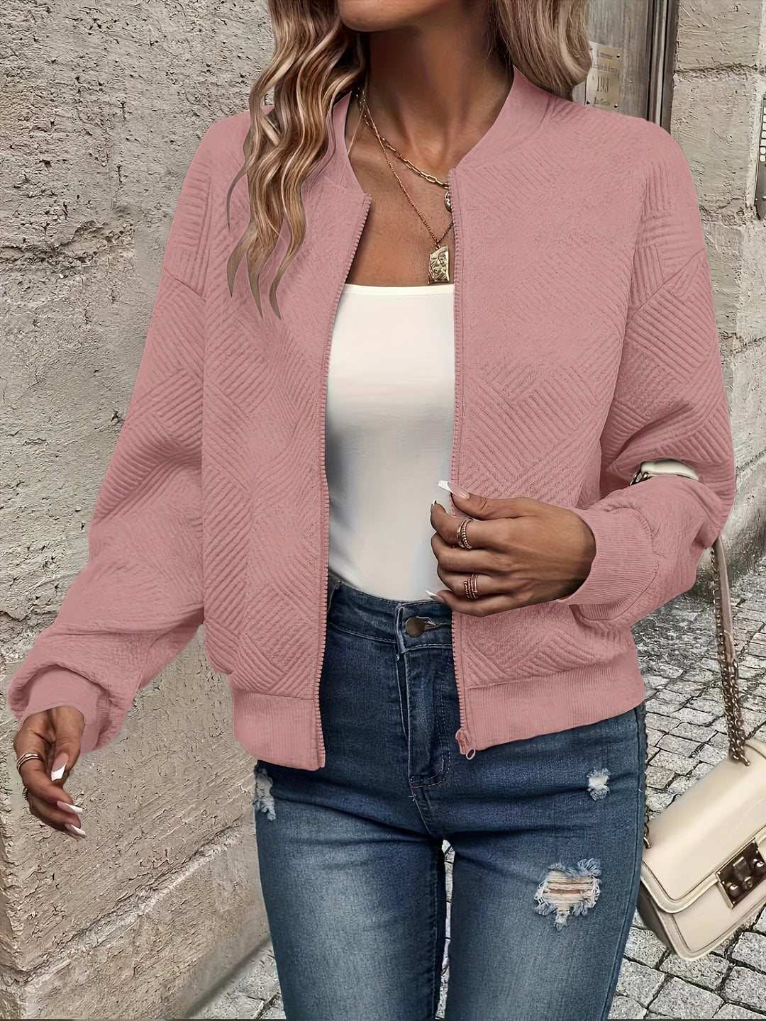 Effortless Quilted Bomber Jacket for Women with Crew Neck Long Sleeve Zip Front Cropped Casual Style