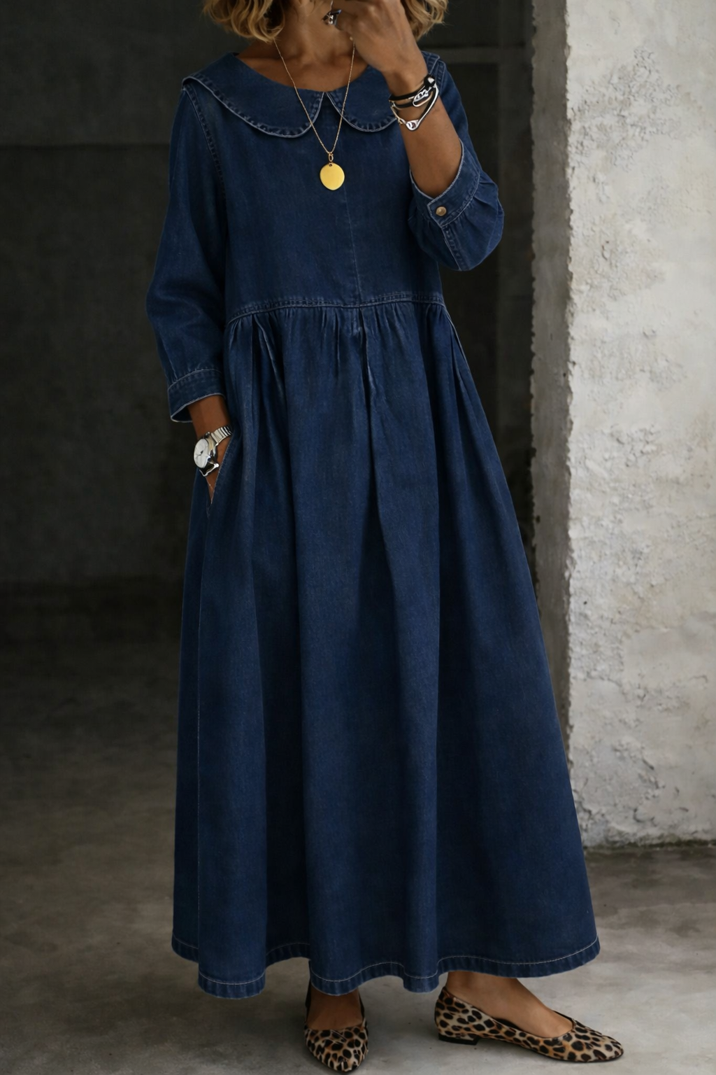 Abito in jeans da donna con colletto alla Peter Pan