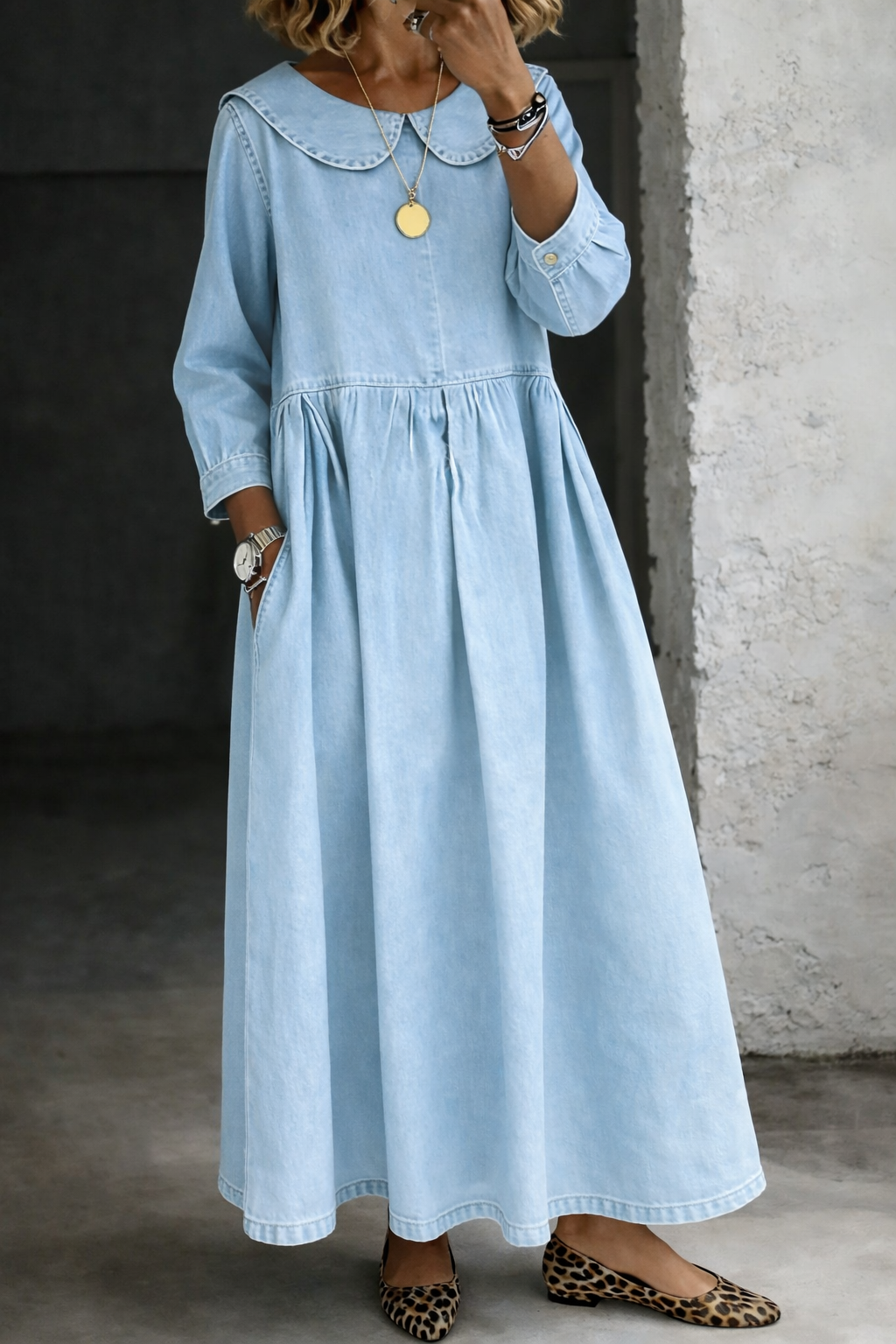 Abito in jeans da donna con colletto alla Peter Pan