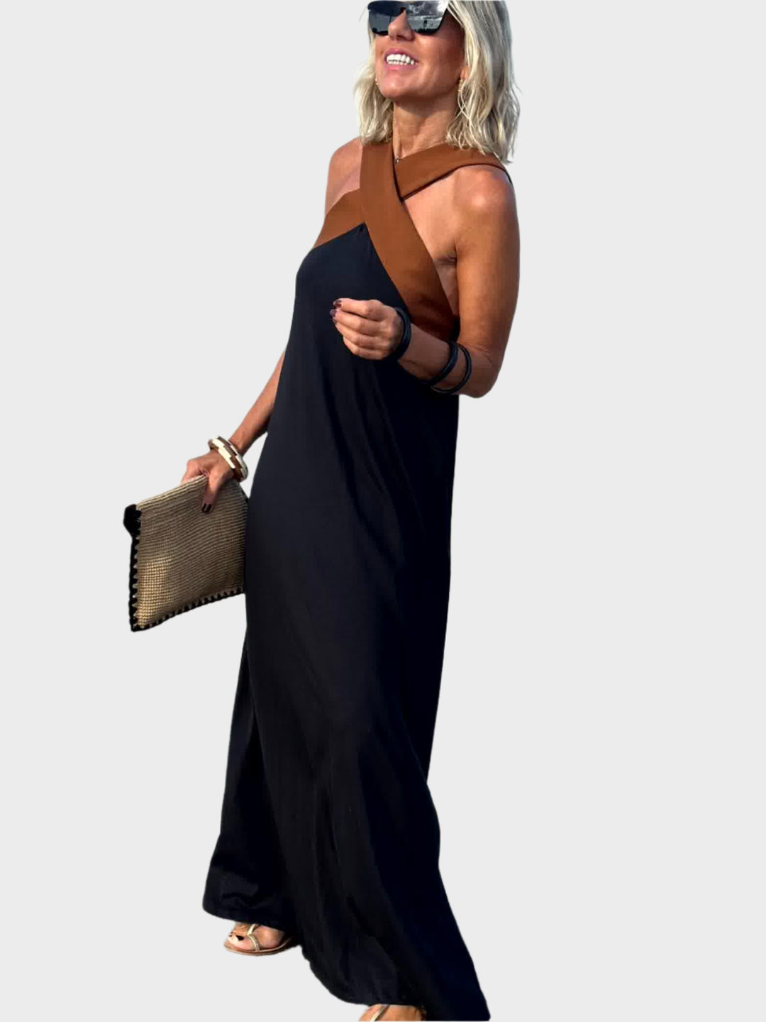 Robe élégante à dos ouvert et encolure croisée moderne