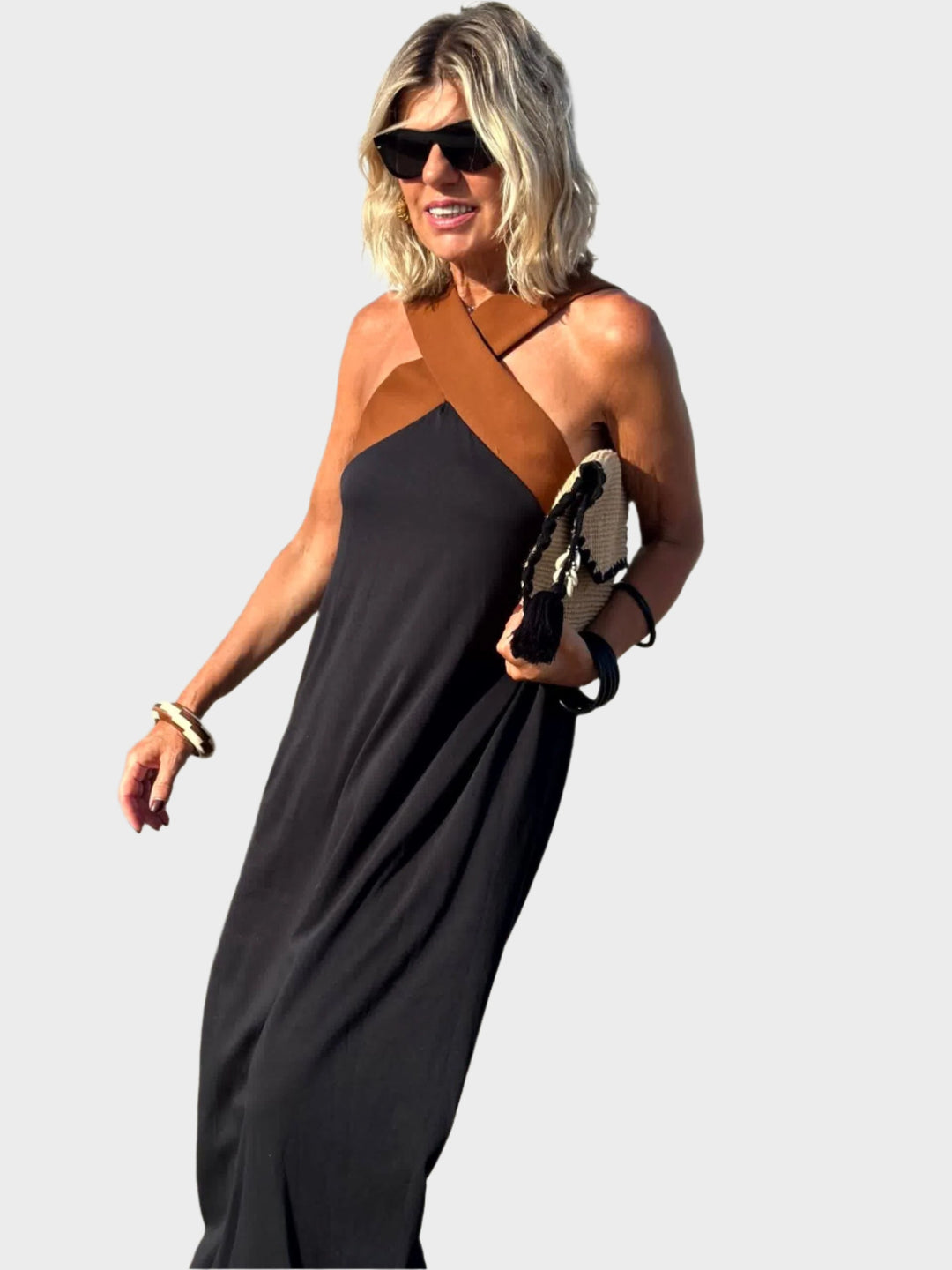 Robe élégante à dos ouvert et encolure croisée moderne