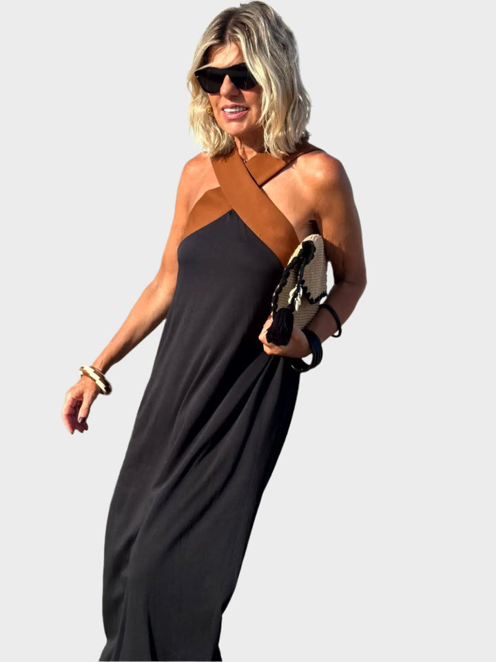 Robe élégante à dos ouvert et encolure croisée moderne