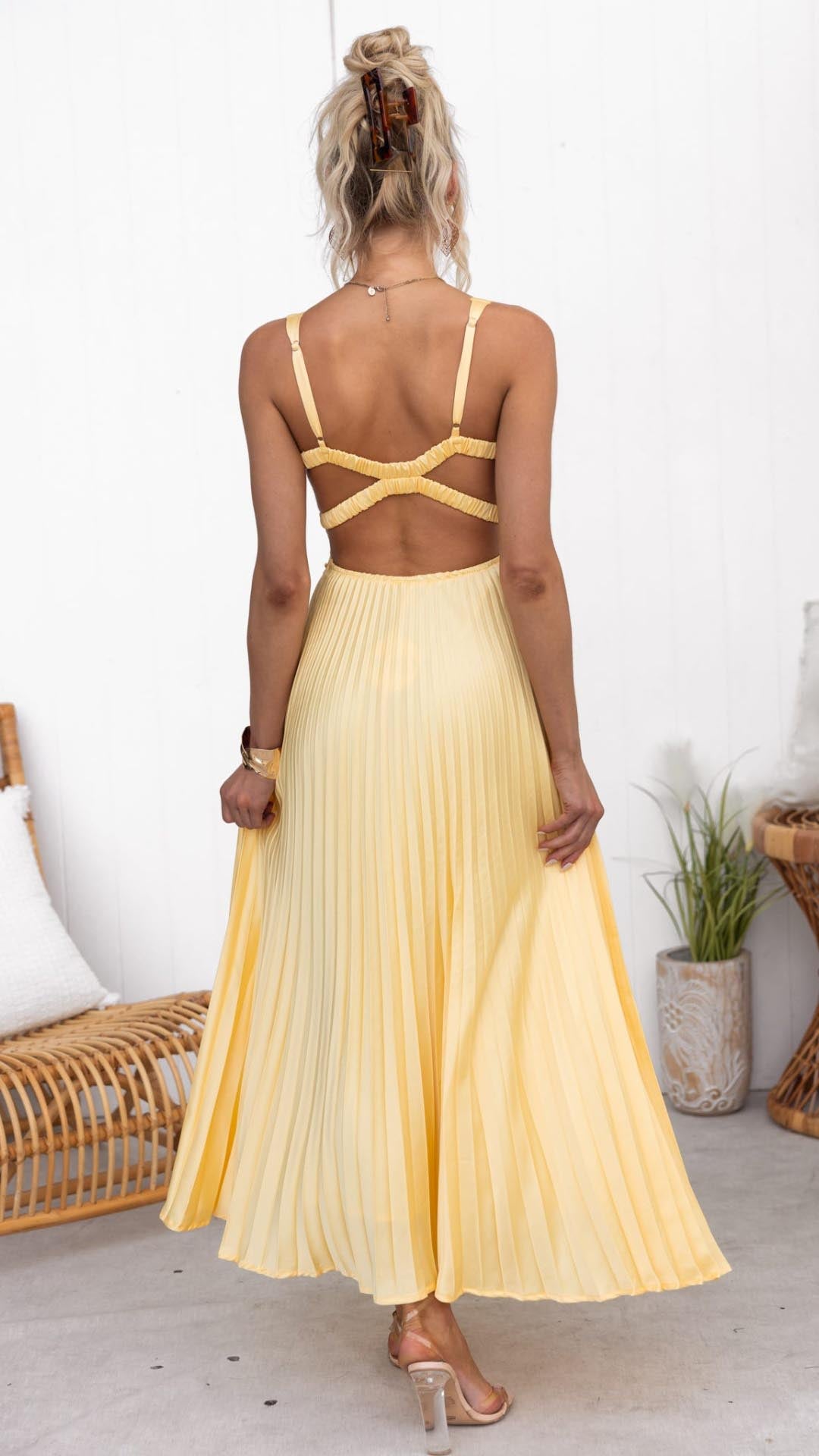 Mara – Romantic Ruffle Dress