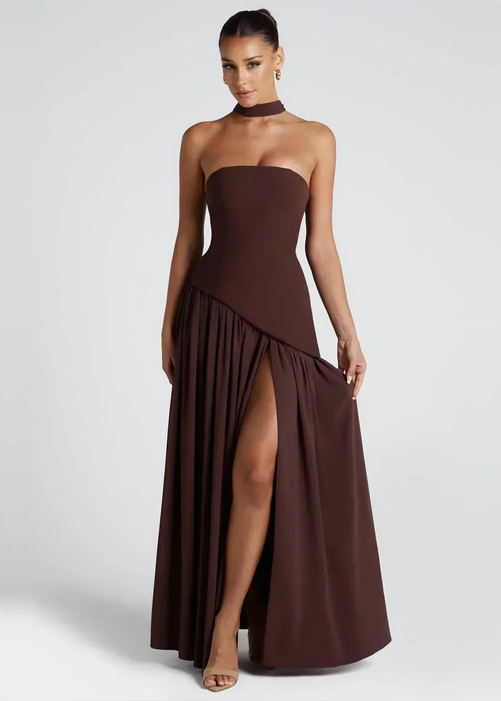 Elena – Robe longue avec épaules dénudées, fente et tour de cou