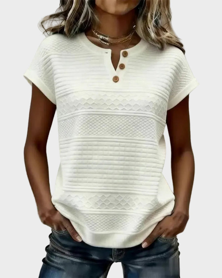 Vaniglia | T-shirt a maniche corte con scollo a V e bottoni con motivo a trecce