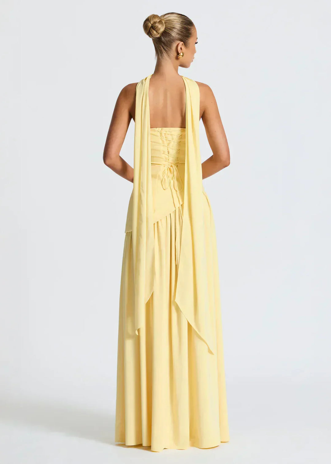 Elena – Robe longue avec épaules dénudées, fente et tour de cou