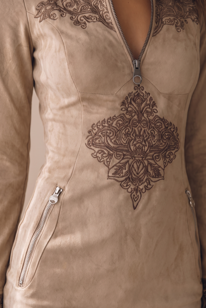 Zarina Vintage Beige Mini - zipper and embroidery detail