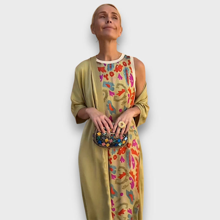 Abito lungo con fantasia floreale e cardigan leggero