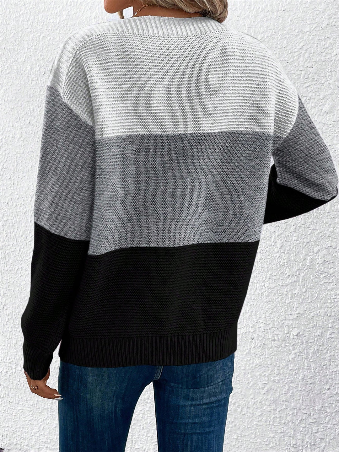 Effortless Sweatshirt for Women with Color Block Crewneck Long Sleeve Knit Style